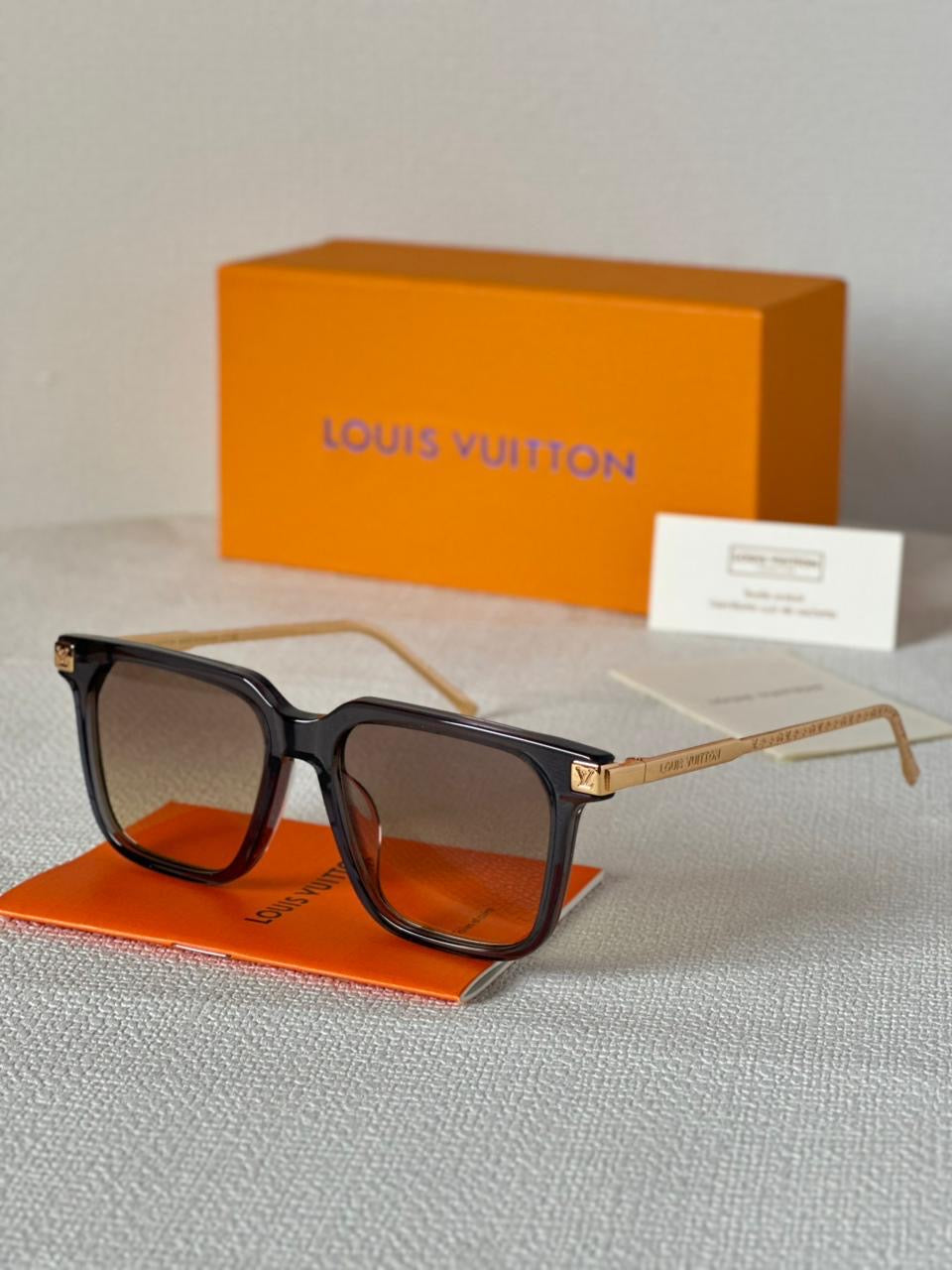 Louis Vuitton Sunglasses 2 colors