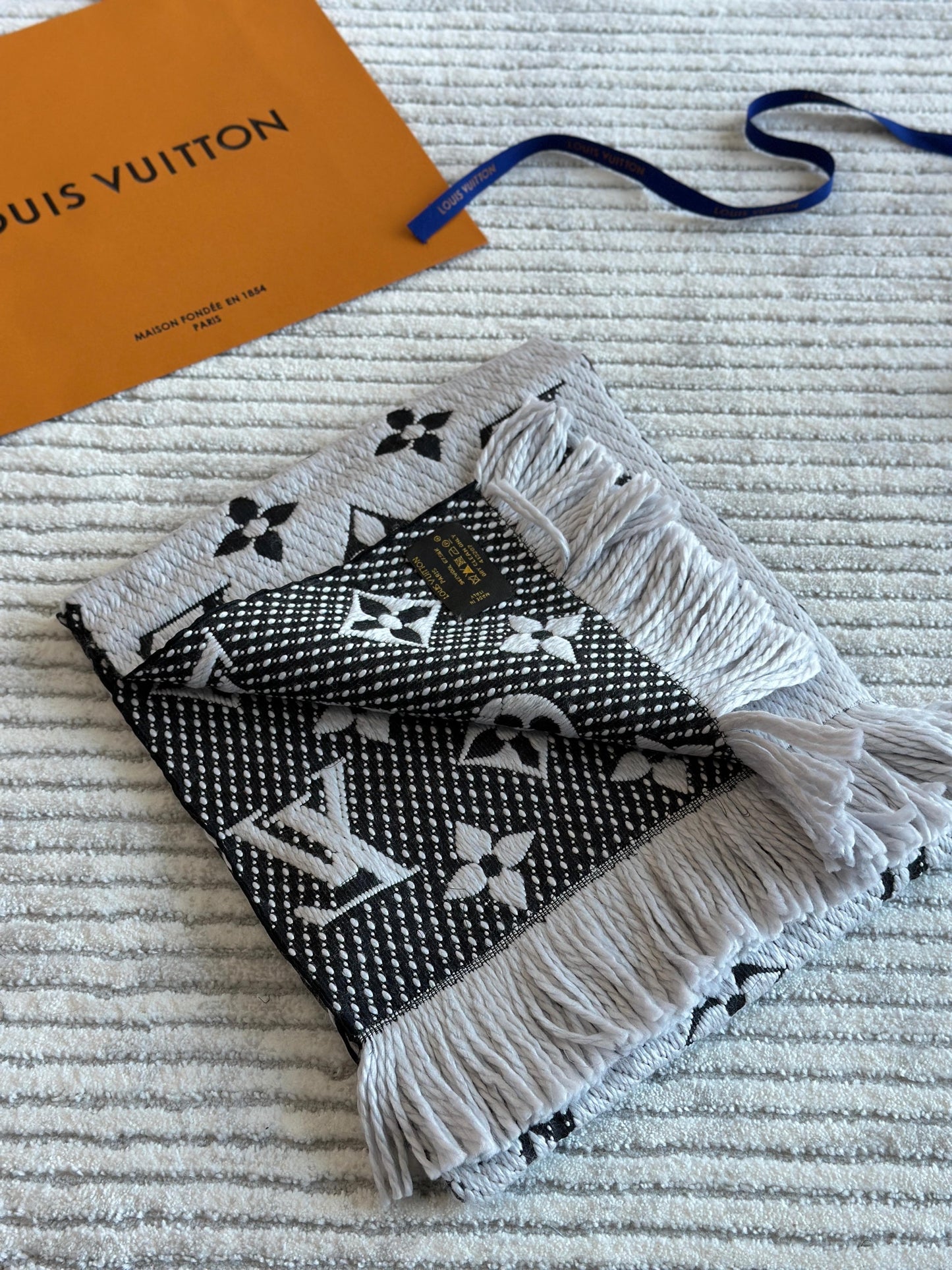 Louis Vuitton Unisex Scarf