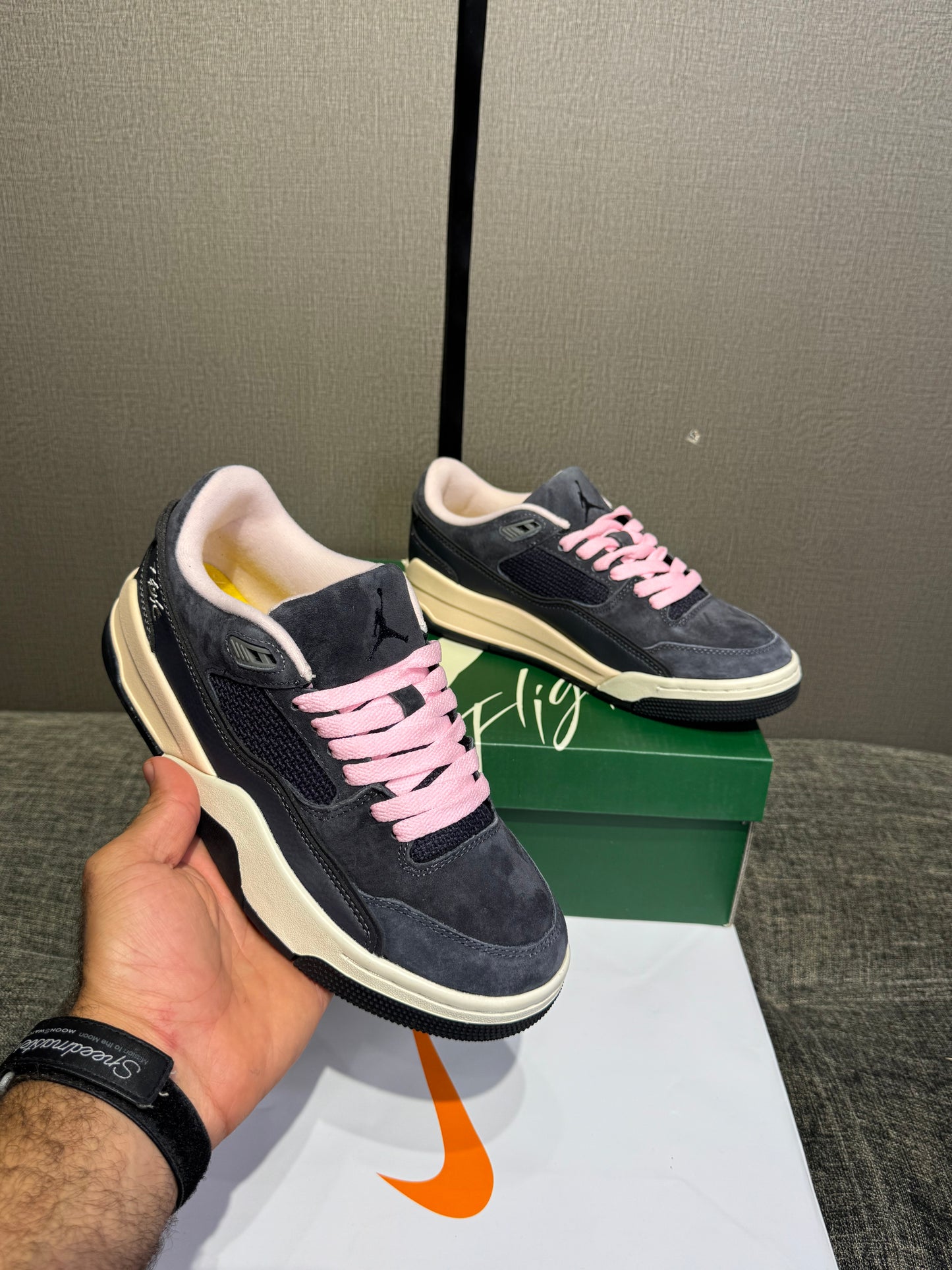 Jordan Flight Court SP Brown Powder