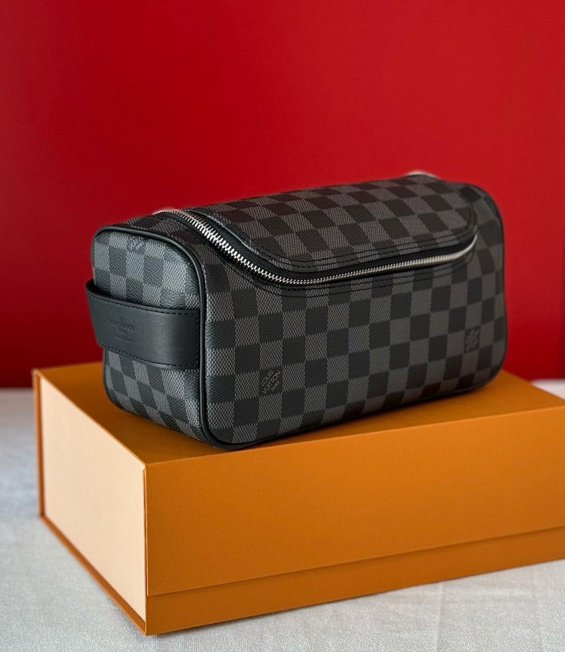 Louis Vuittin Pouch (VIP Quality)