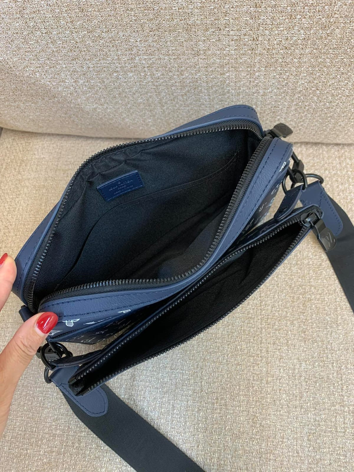Louis Vuitton Messenger Bag