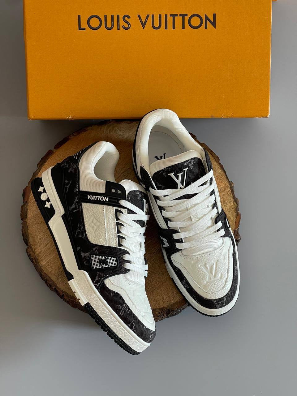 LOUIS VUITTON SNEAKERS