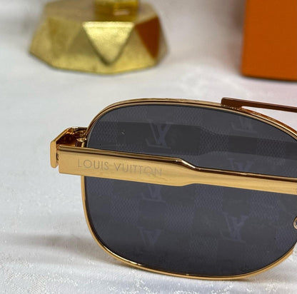 Louis Vuitton Sunglasses 2 colors
