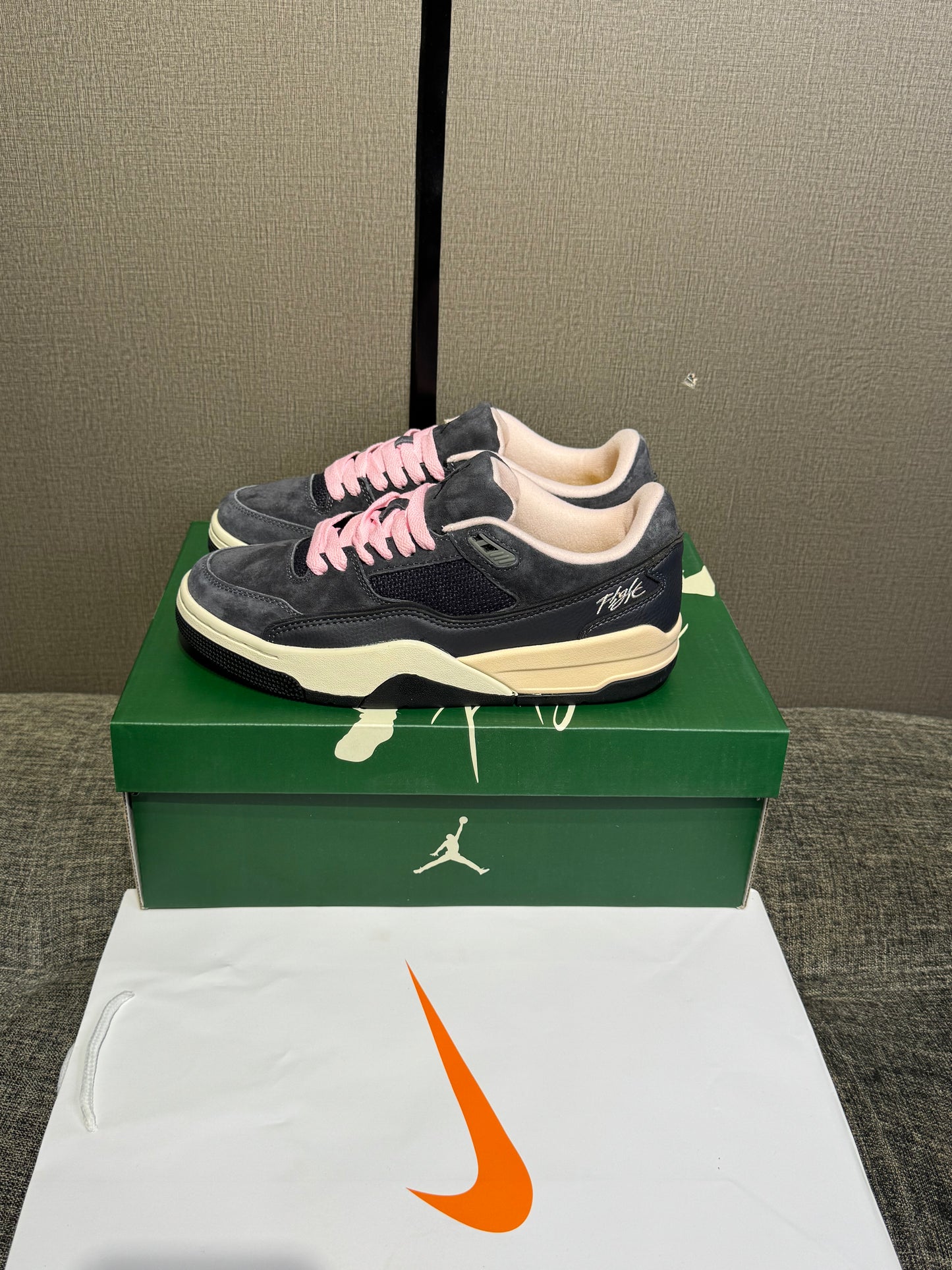 Jordan Flight Court SP Brown Powder