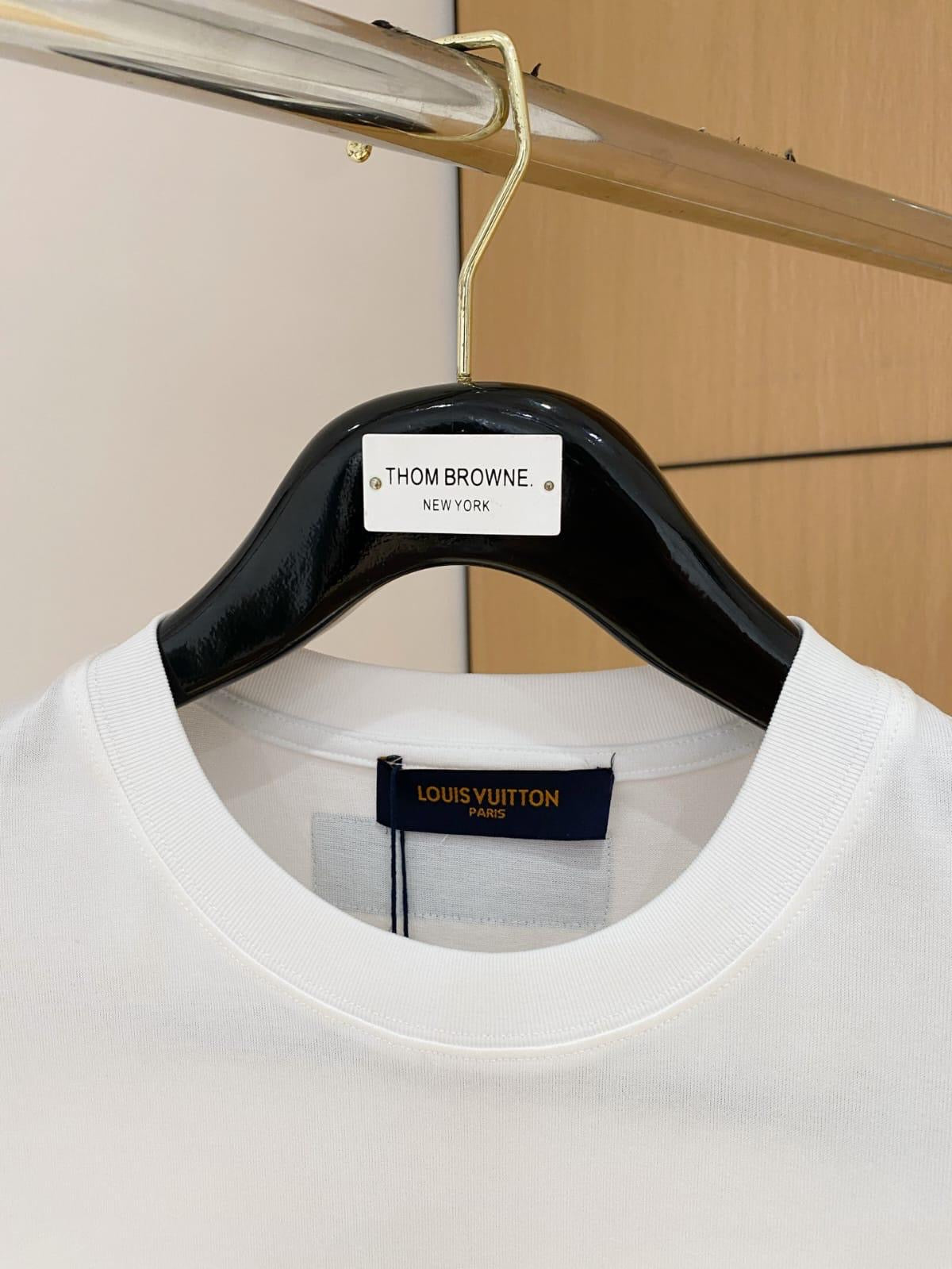 Louis Vuitton T-Shirt 2 colors