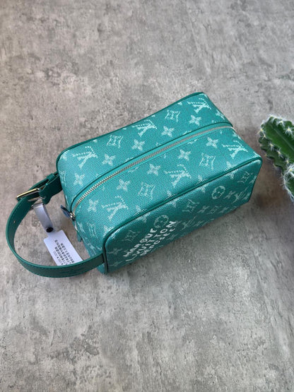 Louis Vuittin Pouch (VIP Quality) 4 colors