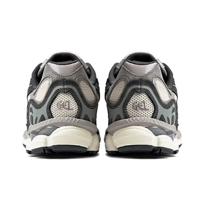 ASICS Sneakers