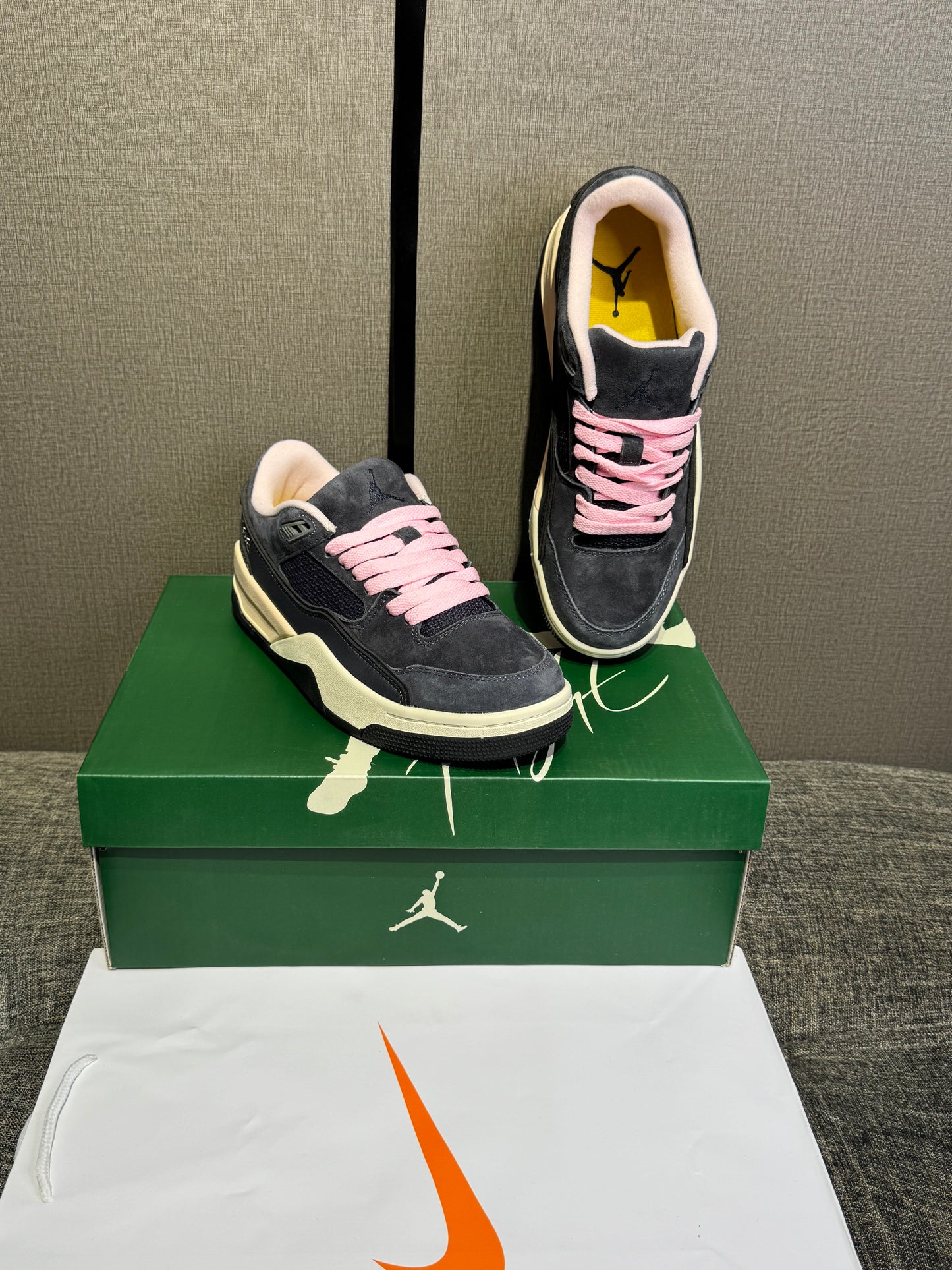 Jordan Flight Court SP Brown Powder