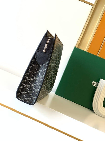 Goyard Clutch