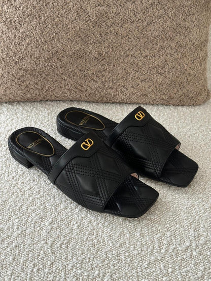 Valentino Slipper 2 colors