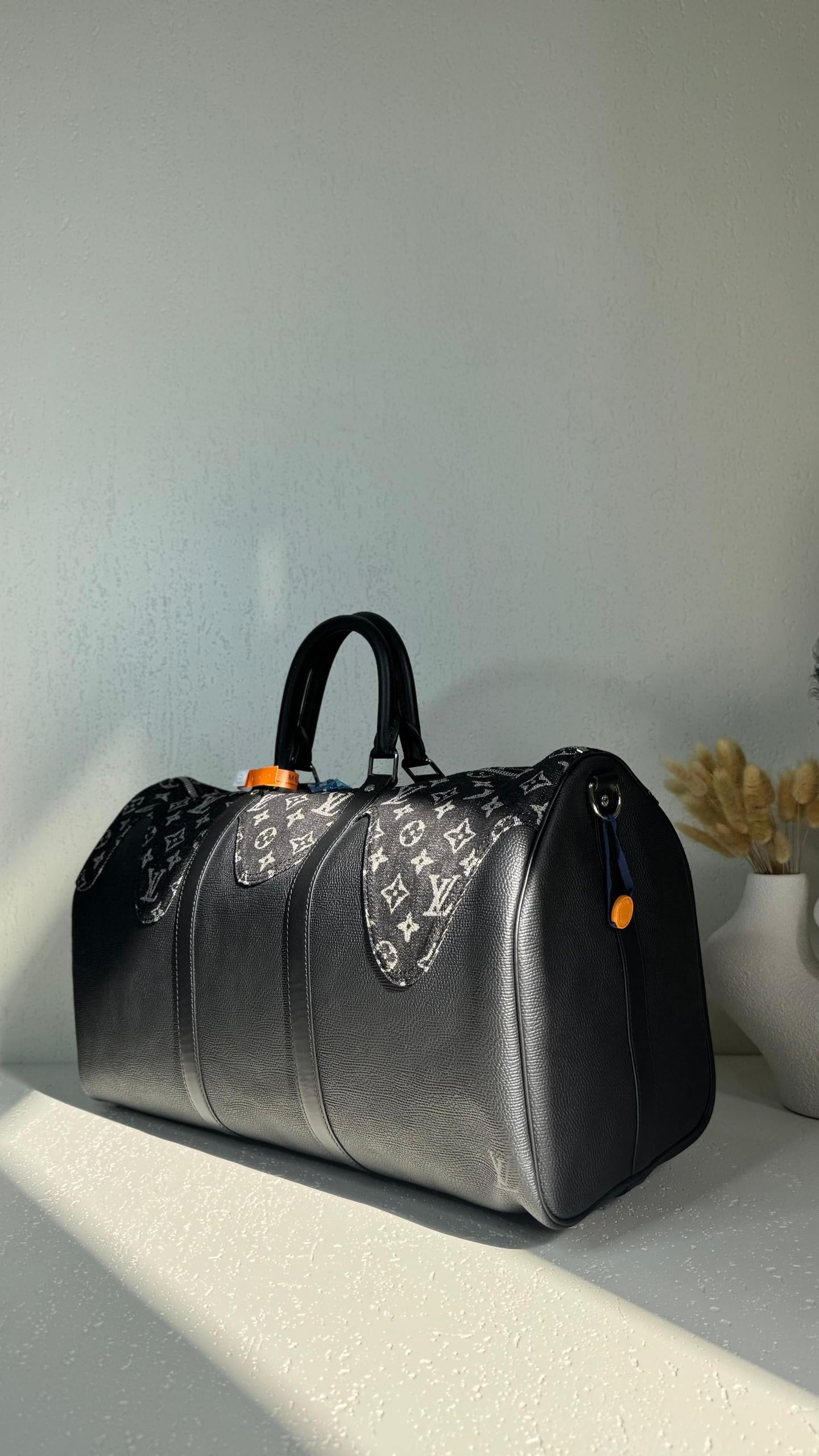 Louis Vuitton Duffle Bag ( VIP Quality )