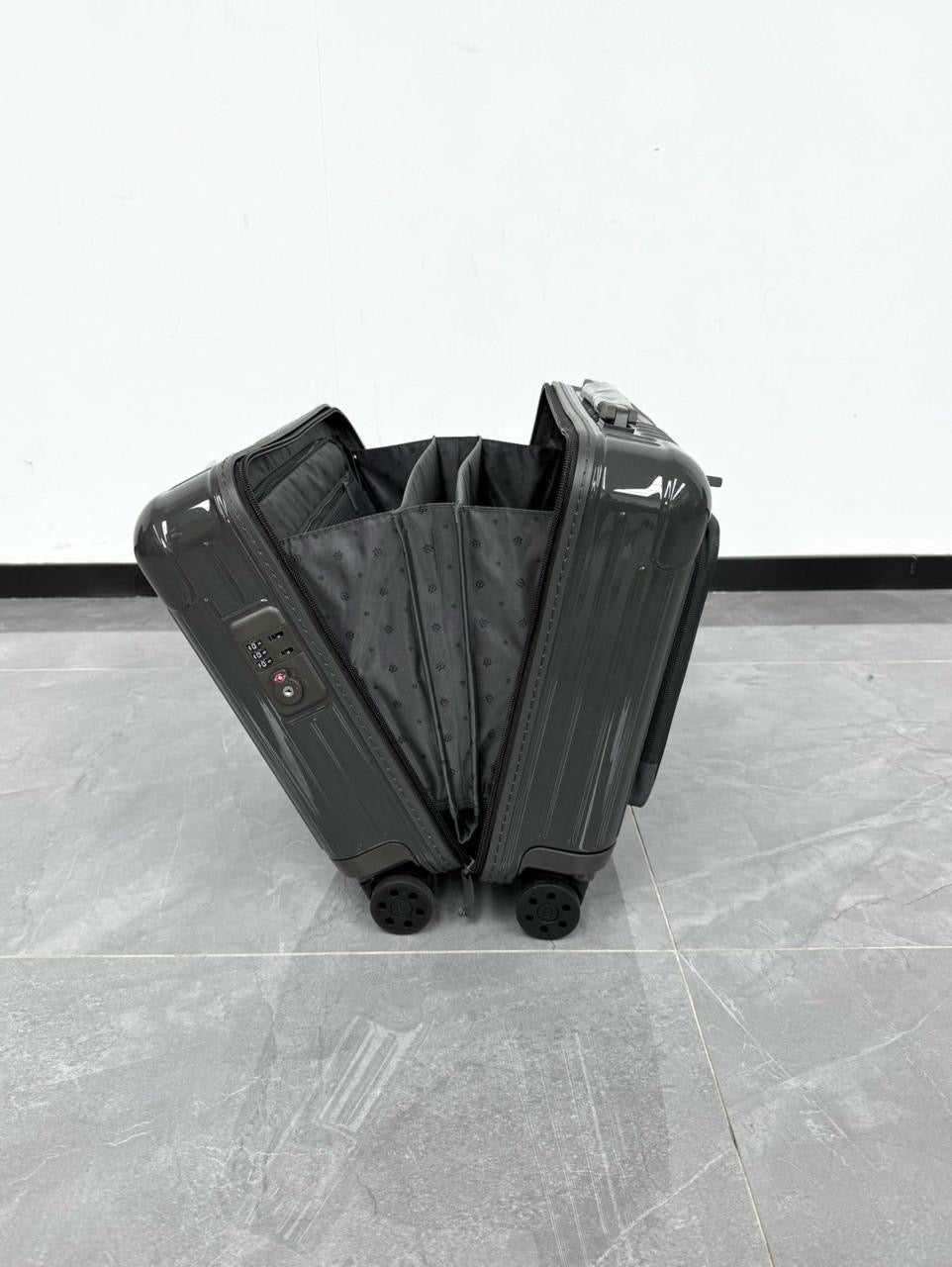 Rimowa Essential Trolley 2 colors