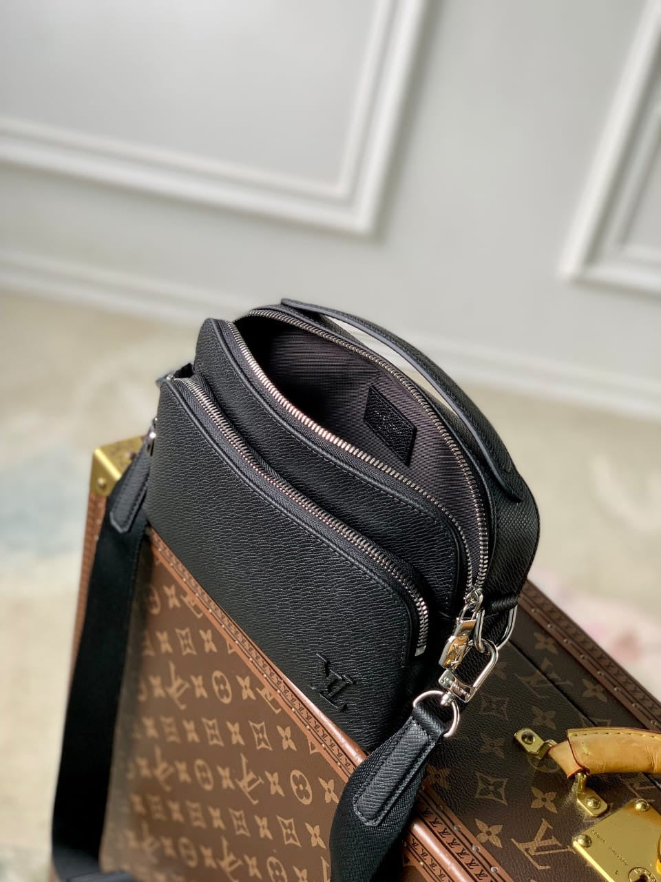 Louis Vuitton Messenger Bag