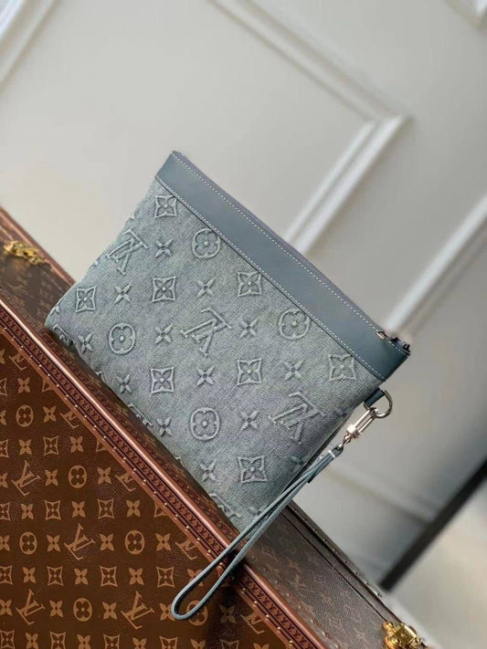 Louis Vuitton Pouch ( VIP Quality )
