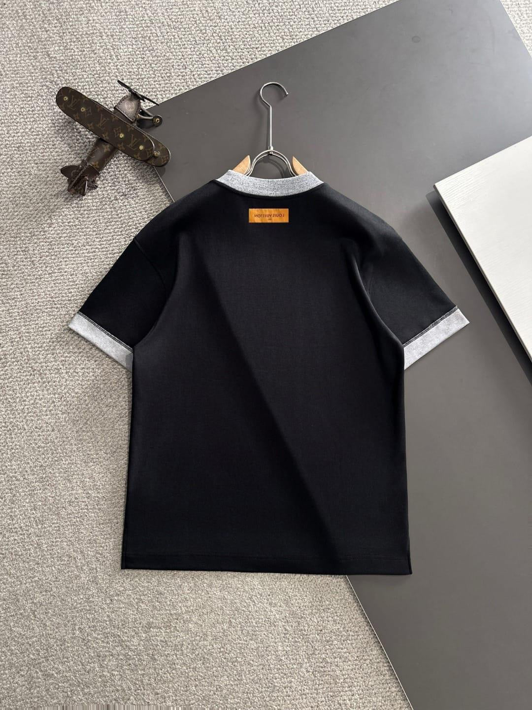 Louis Vuitton T-Shirt 2 colors