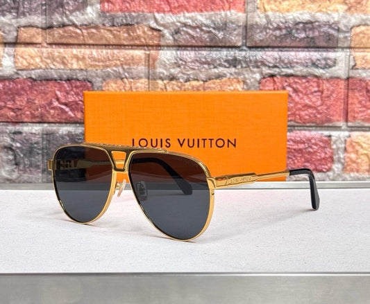 Louis Vuitton Sunglasses 2 colors