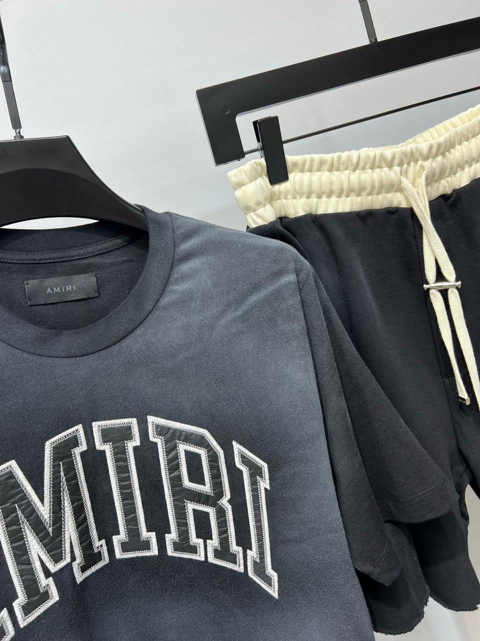 Amiri Set