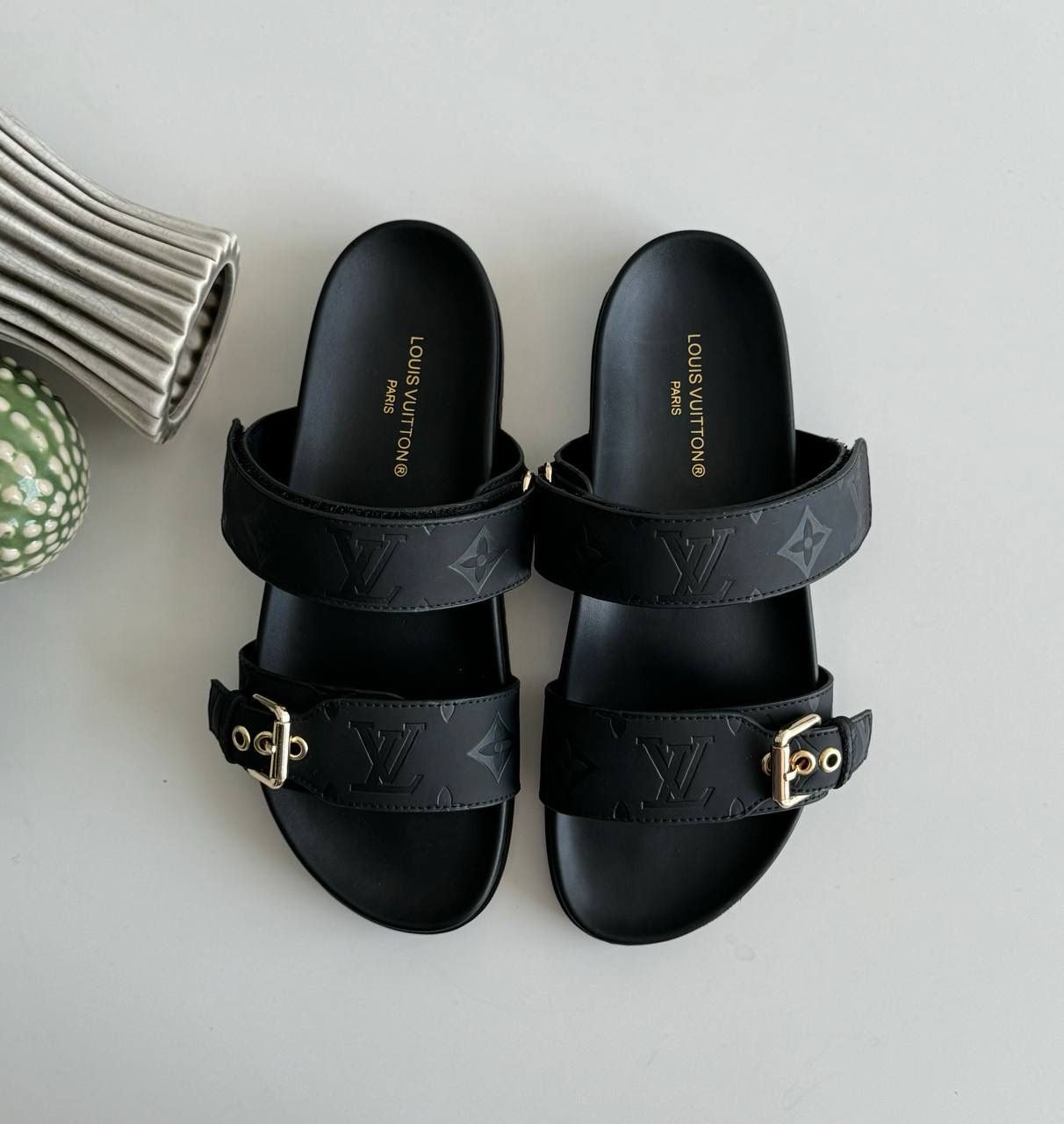 LOUIS VUITTON Female Slippers