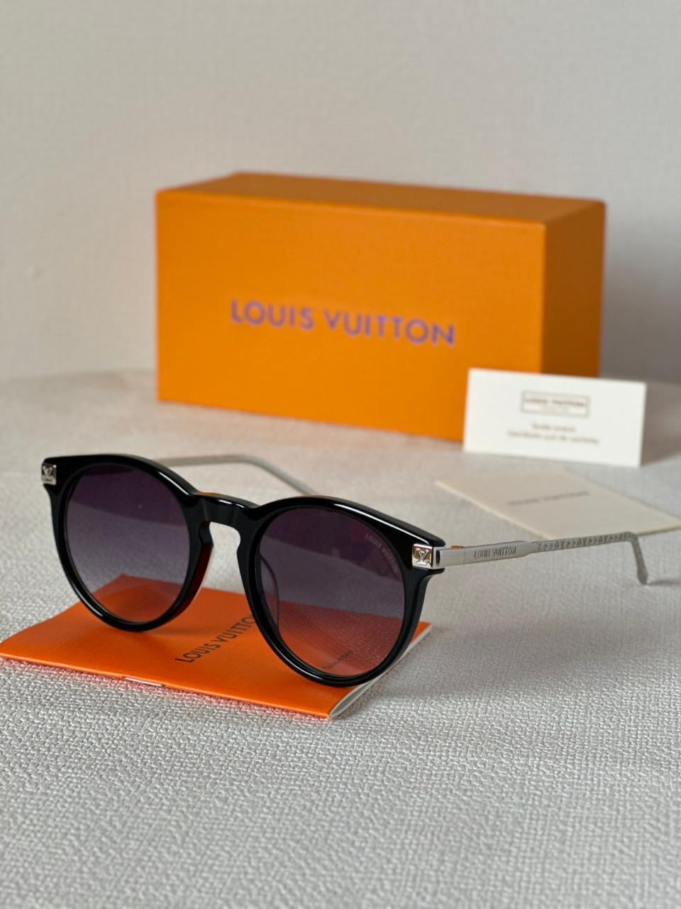 Louis Vuitton Sunglasses 2 colors