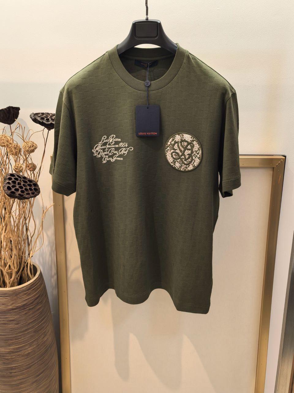 Louis Vuitton T-Shirt 2 colors