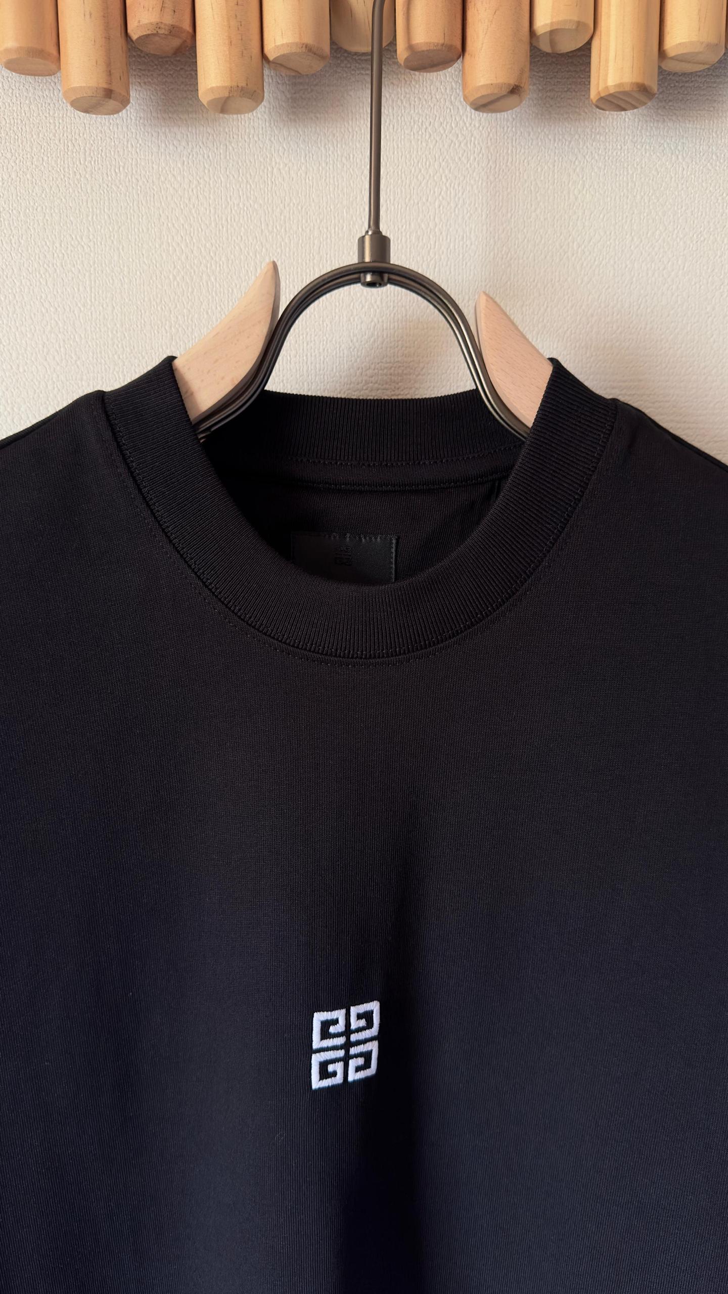 Givenchy T-Shirt 2 colors