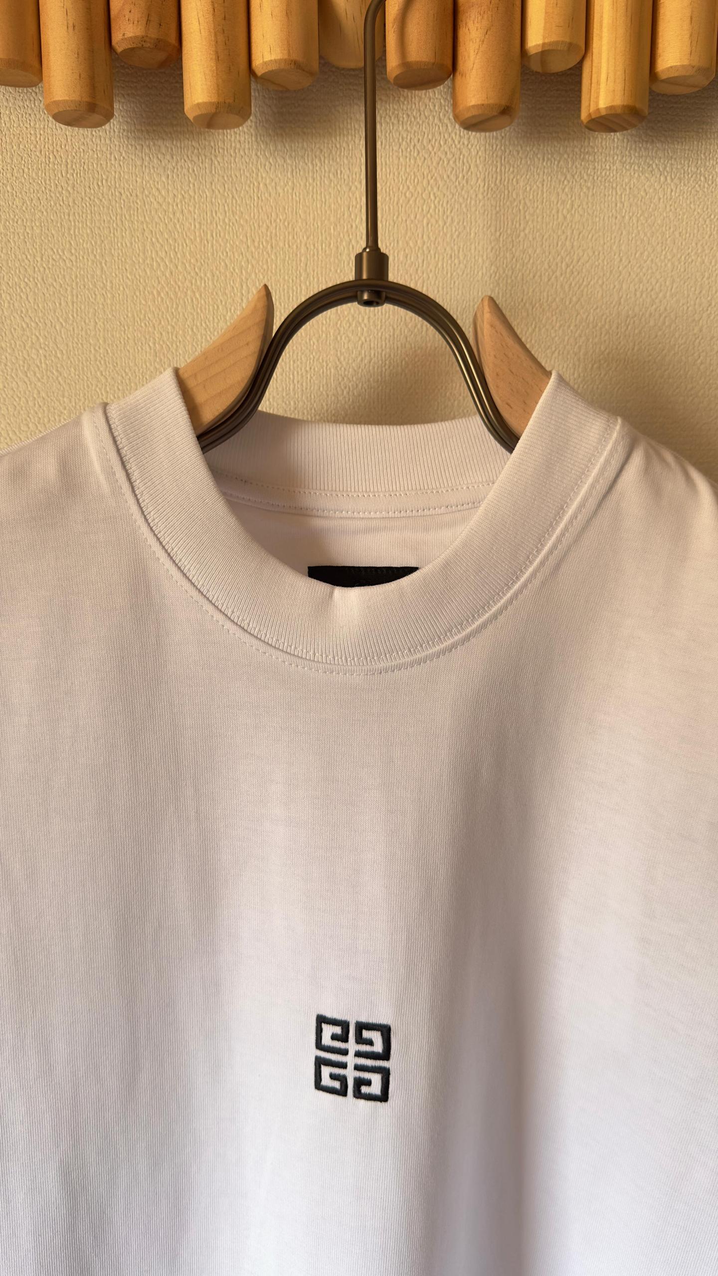Givenchy T-Shirt 2 colors