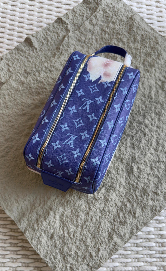 Louis Vuitton Pouch (VIP Quality)