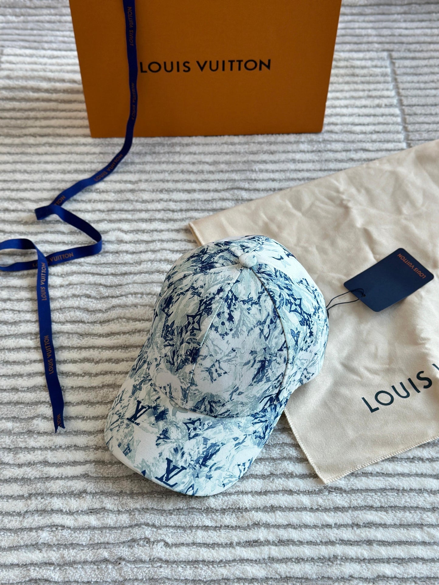 Louis vuitton Caps 5 colors