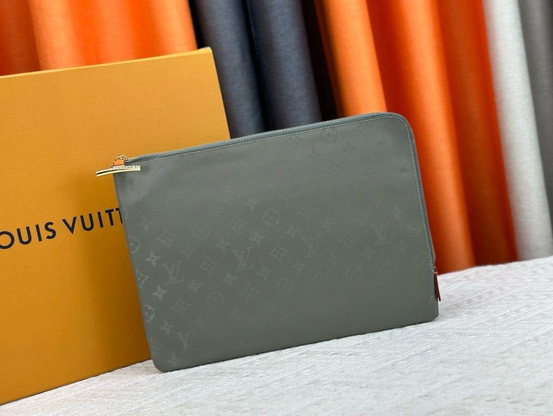 Louis Vuitton Clutch