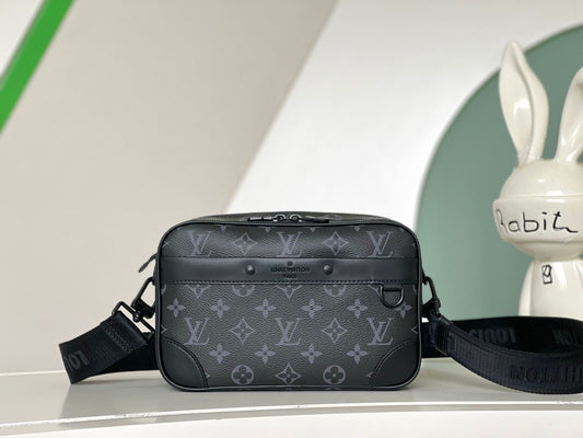 Louis Vuitton Messenger Bag