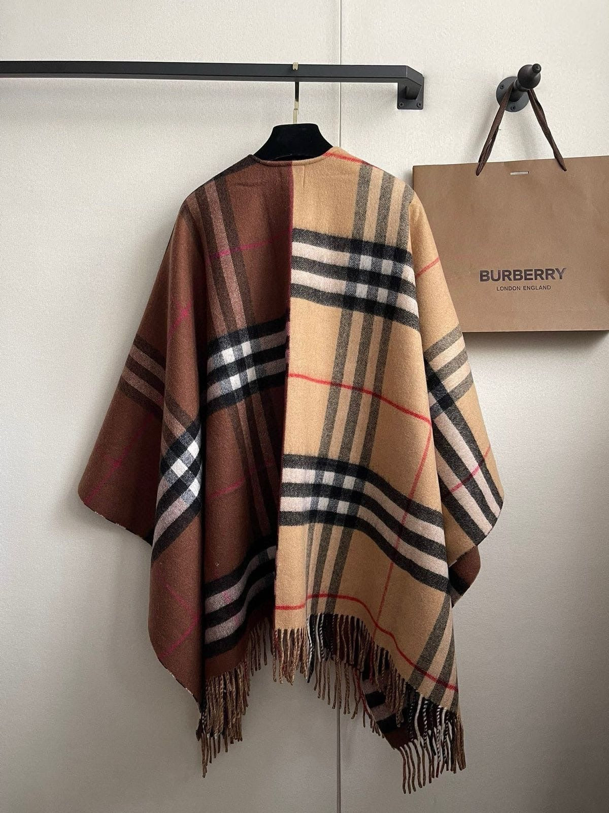 Burberry Shall 2 colors