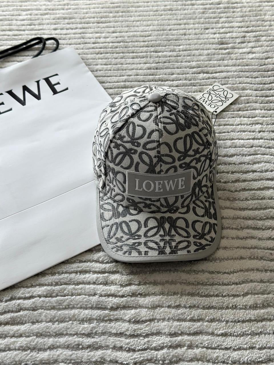 Loewe Caps