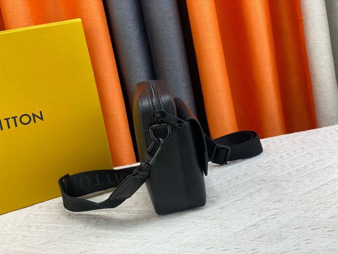 Louis Vuitton Messenger Bag