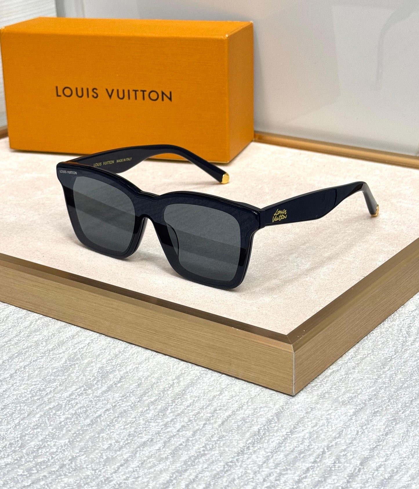 Louis Vuitton Sunglasses 4 colors