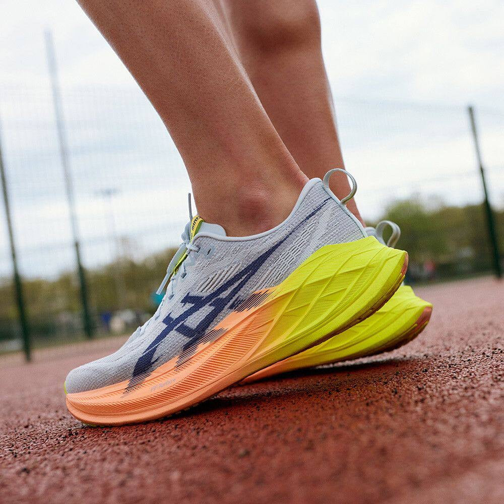 ASICS Sneakers