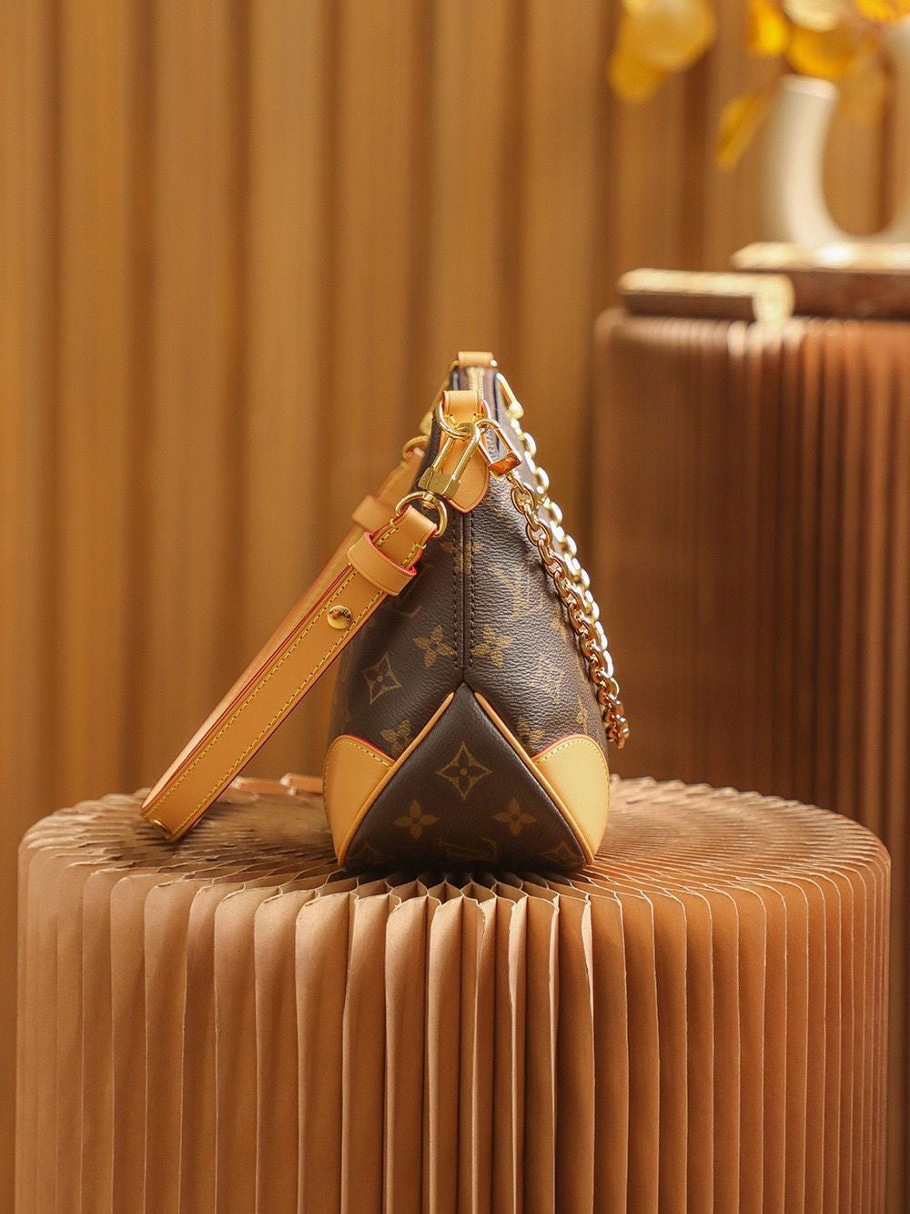 Louis vuitton sling bag (vip quality)