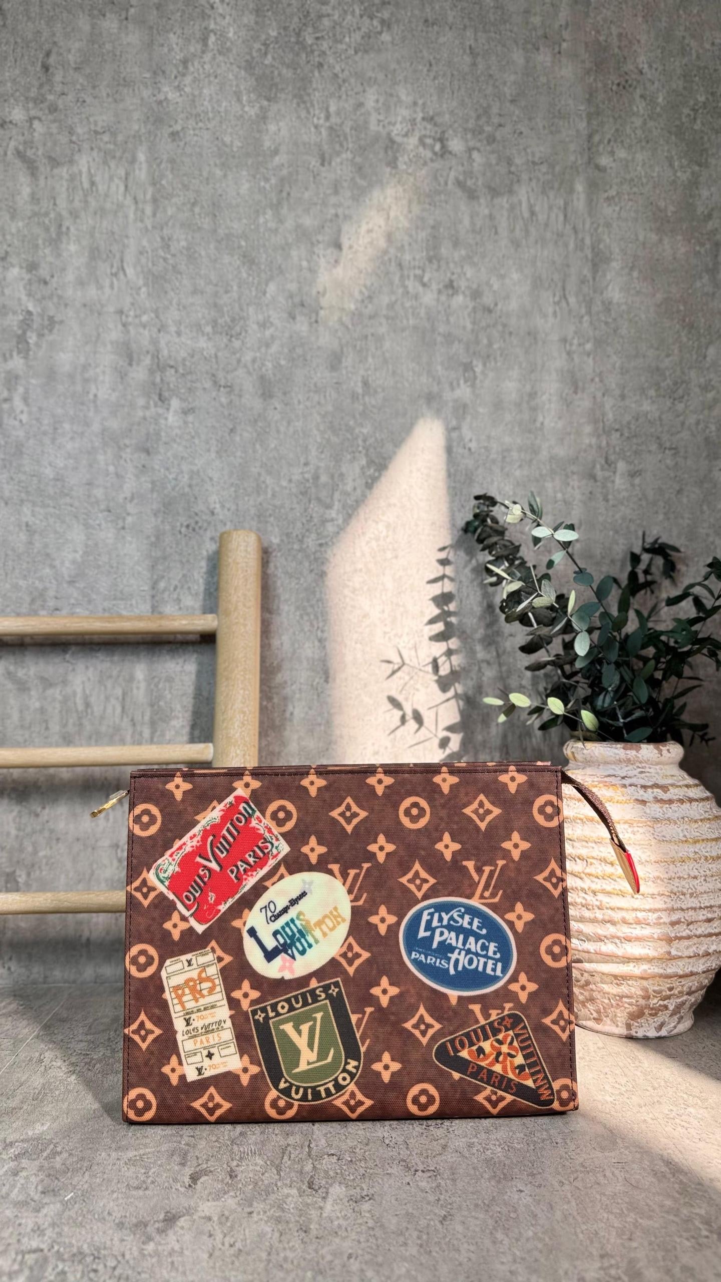 Louis Vuitton Clutch (VIP Quality)