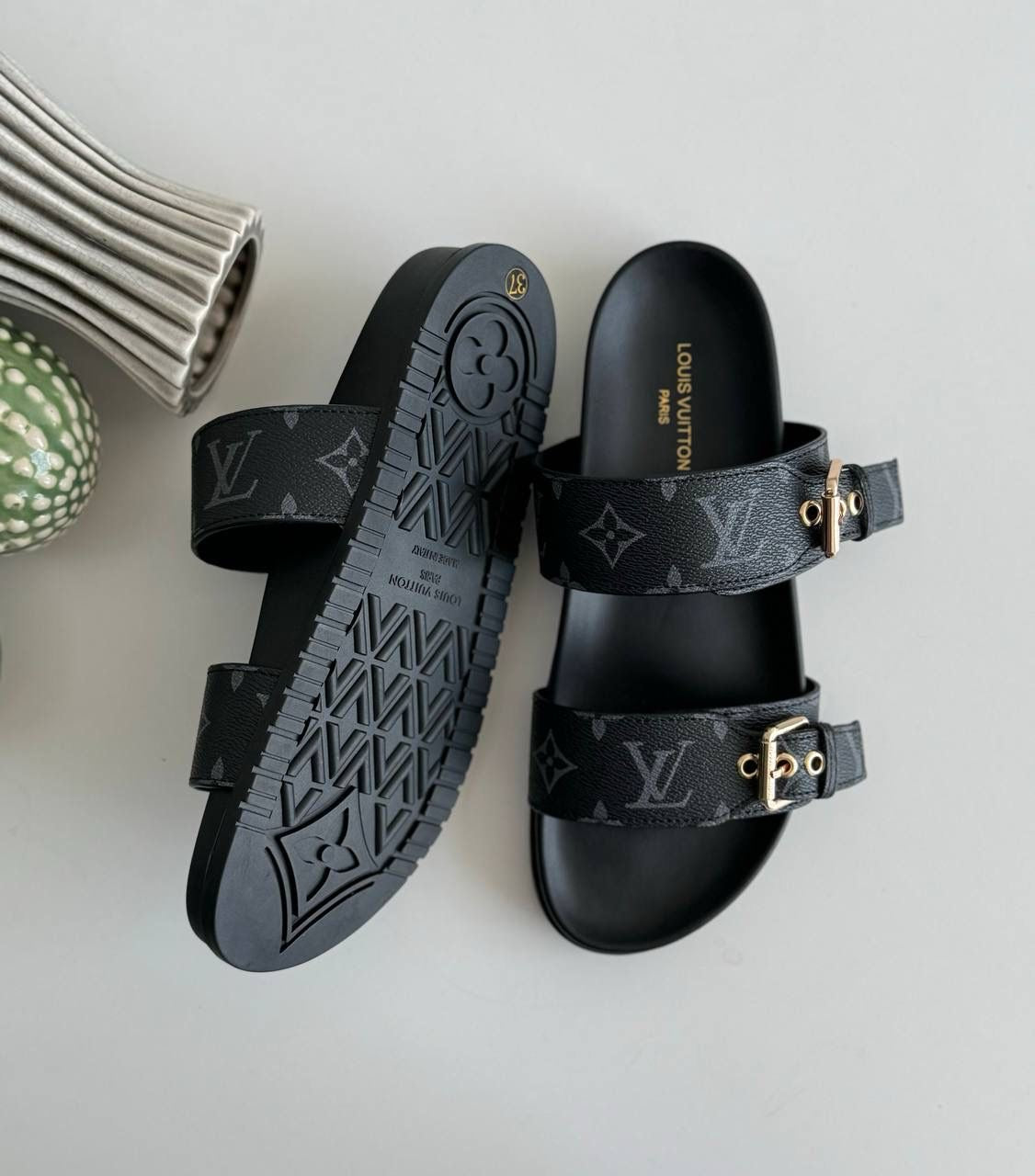 LOUIS VUITTON Female Slippers