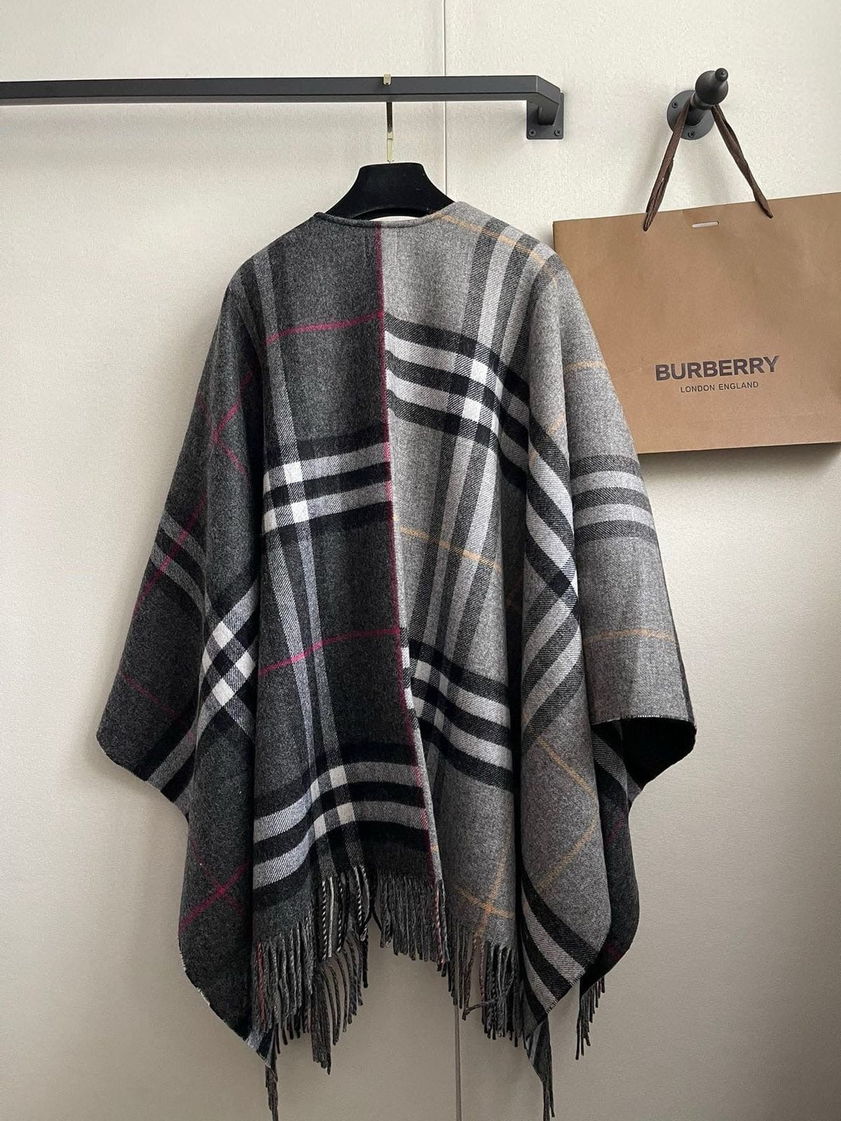 Burberry Shall 2 colors