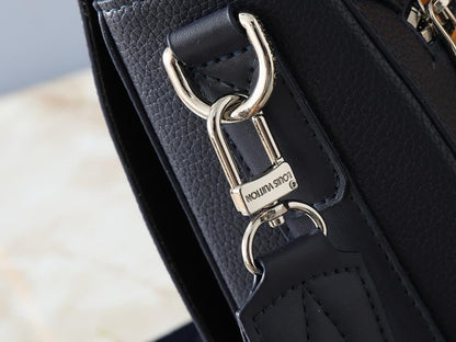 Louis Vuitton Messenger Bag