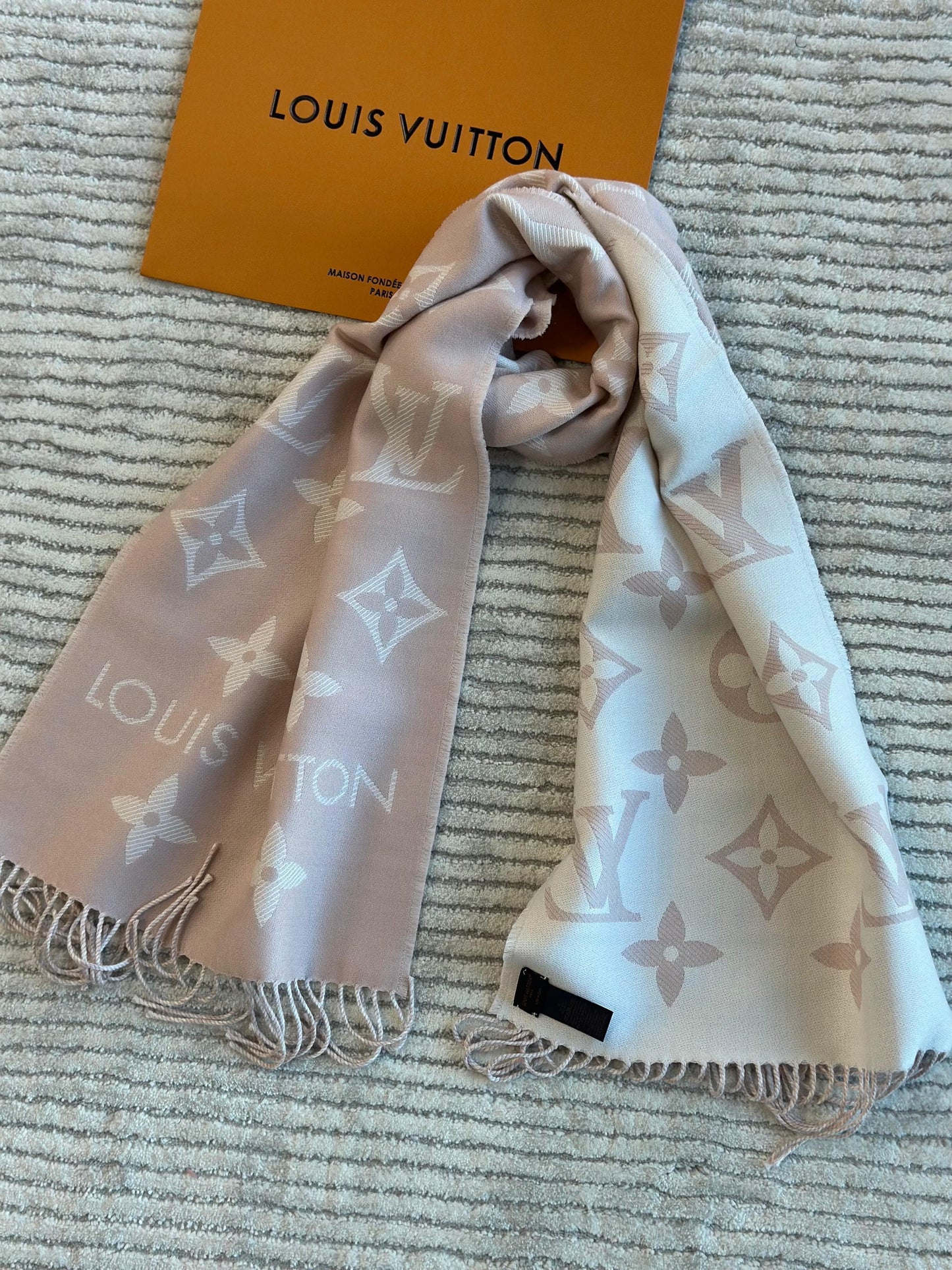 Louis Vuitton Unisex Scarf 4 colors
