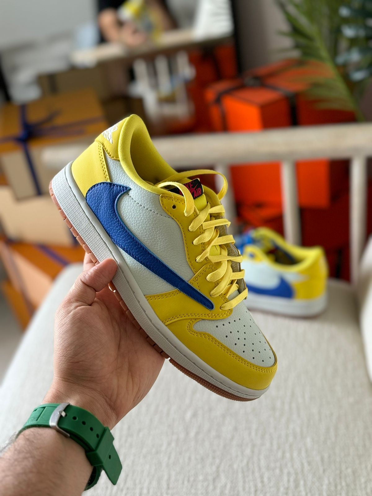 Air Jordan 1 l Low X Travis Scott 'Canary'