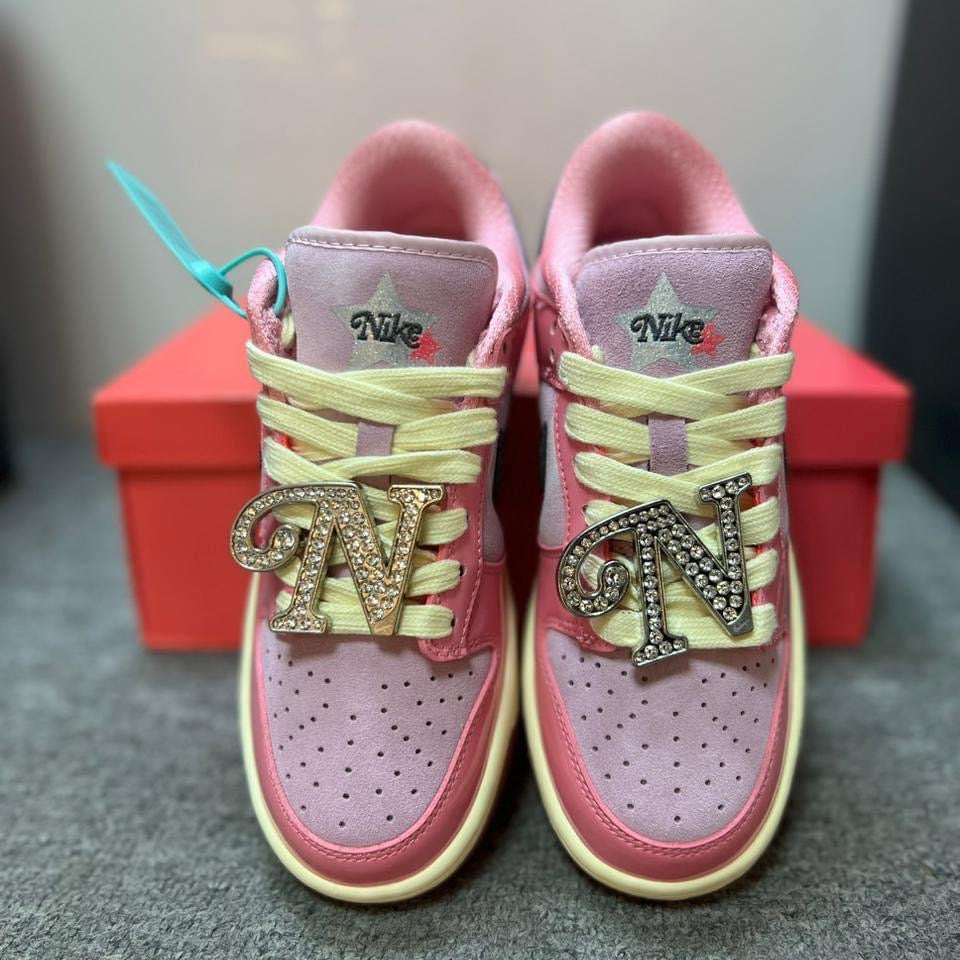 SB Dunk Low LX Barbie