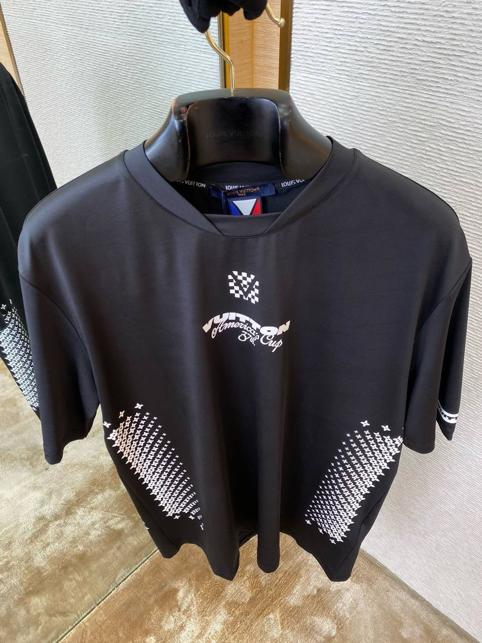 Louis Vuitton T-shirt (VIP Quality)