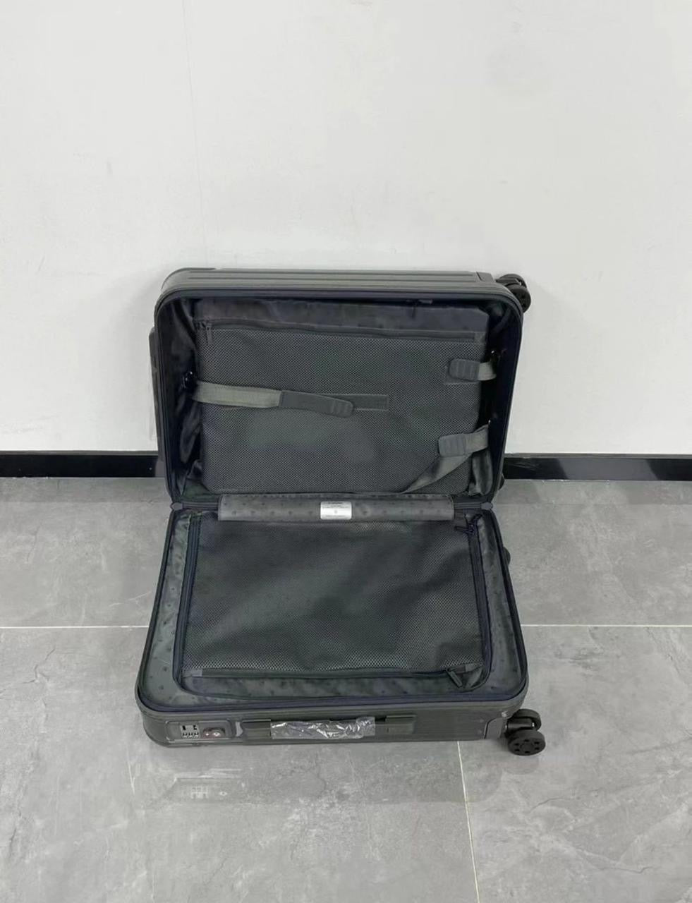 Rimowa Essential Cabin 2 colors