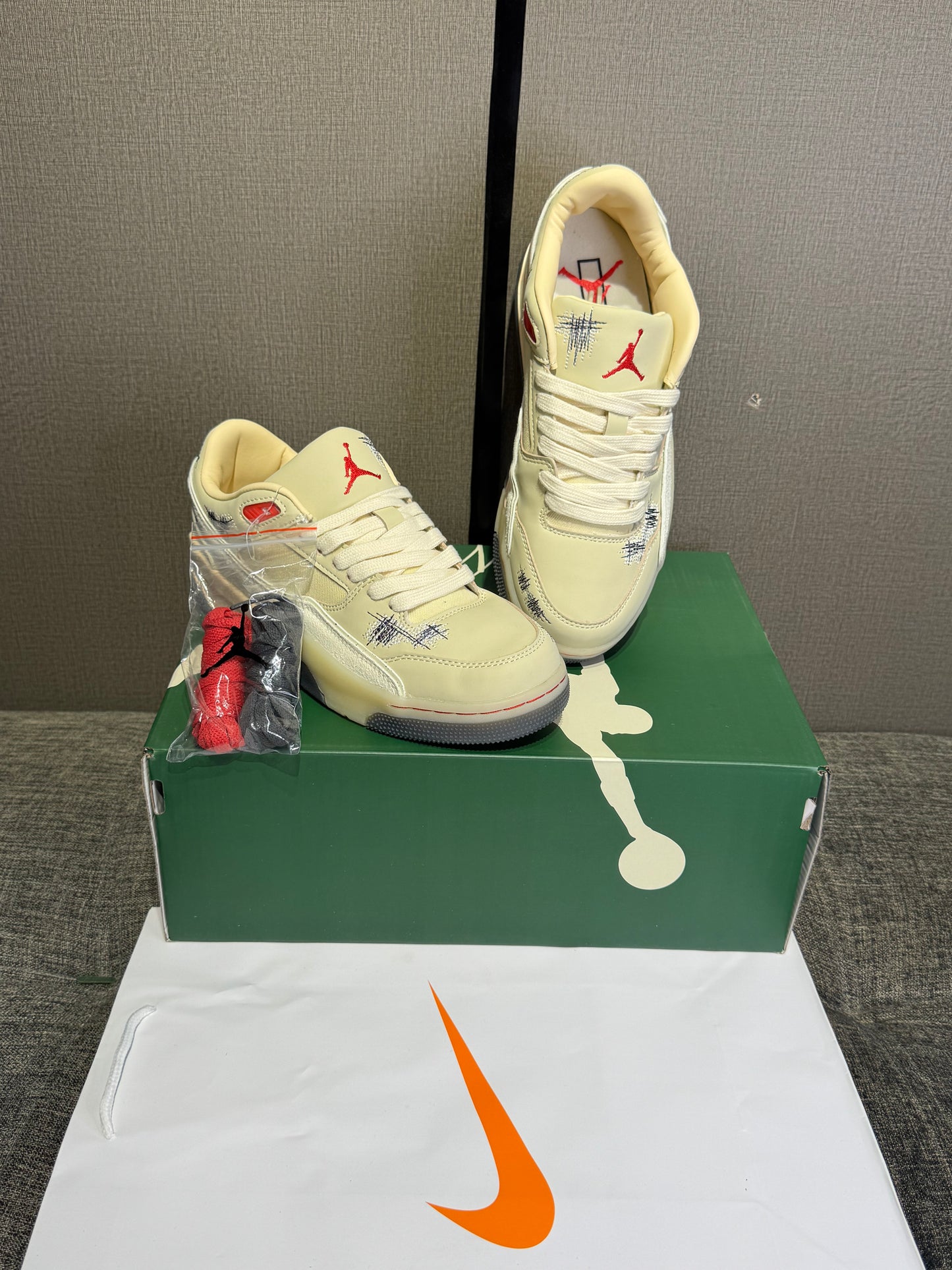 Jordan Flight Court SP Cream