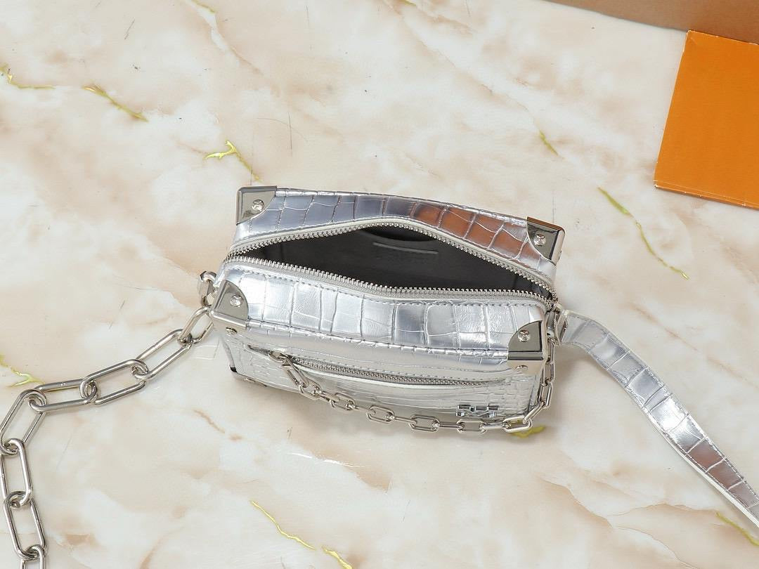 Louis Vuitton Messenger Bag