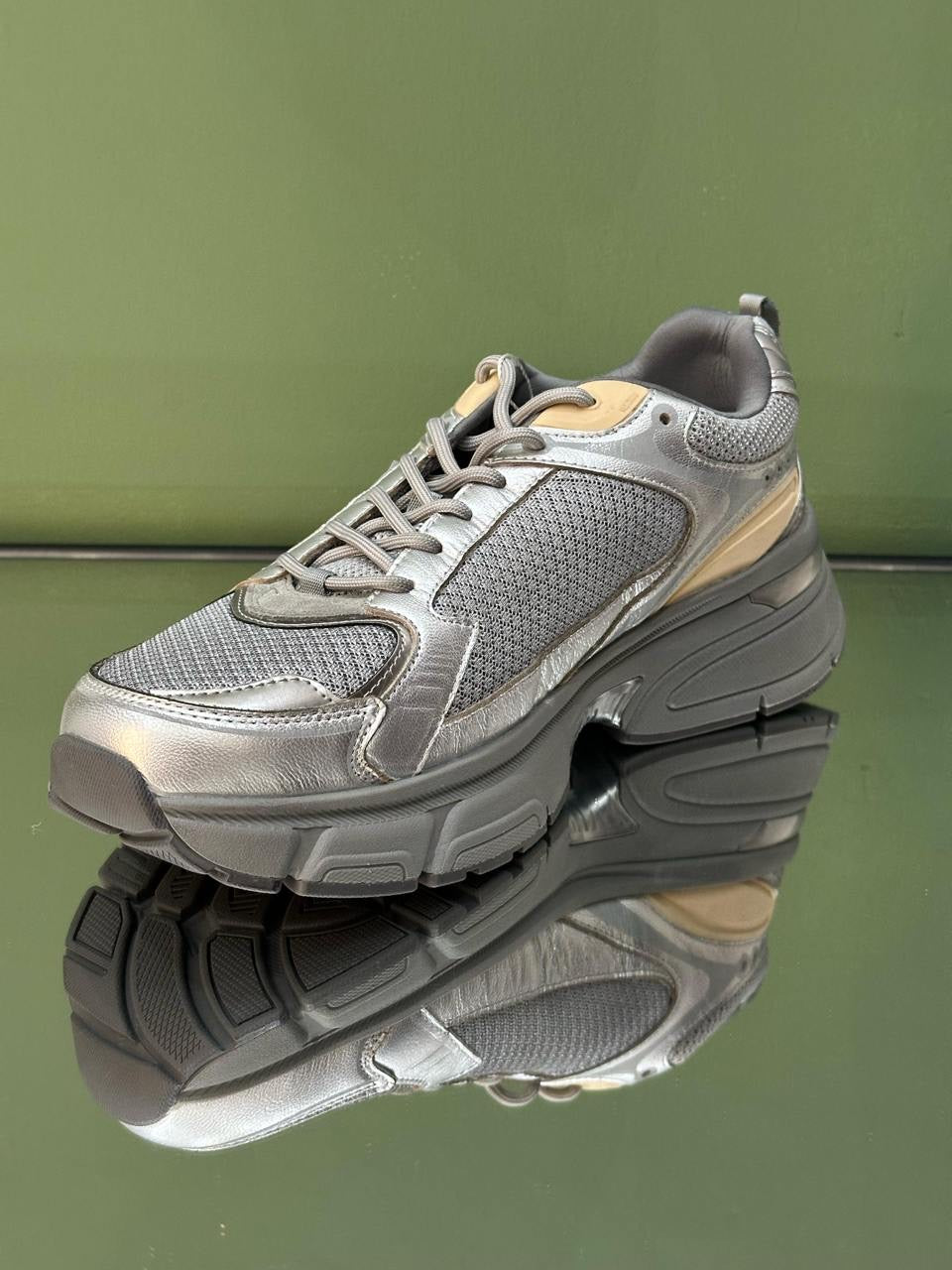 Golden Goose Sneakers