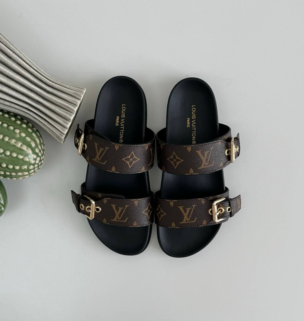 LOUIS VUITTON Female Slippers