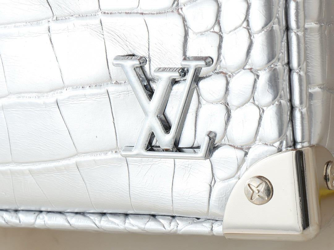 Louis Vuitton Messenger Bag